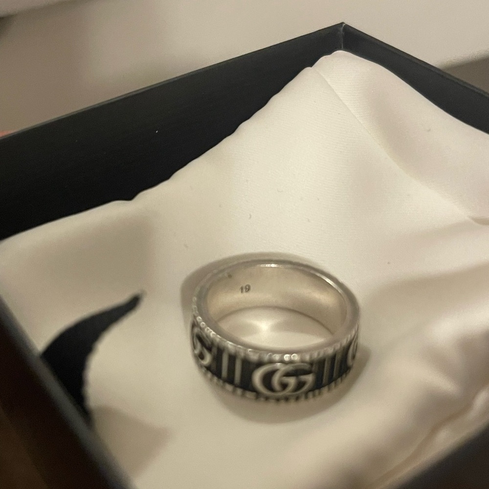 Gucci ring
